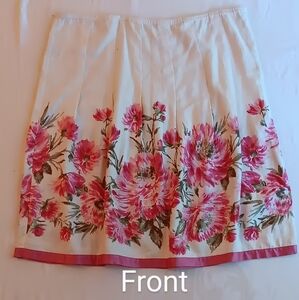 J Jill short white 100% linen skirt with floral decoration XL